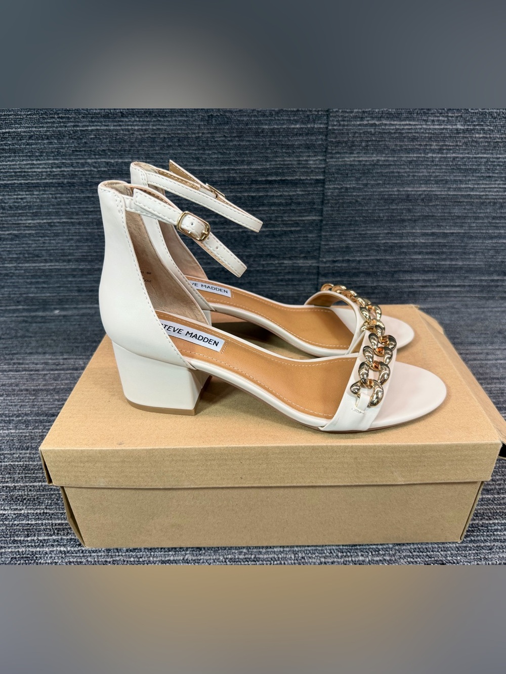 Steve Madden Irene Bone with Gold Chain Detail Block Heel Women’s 8 New